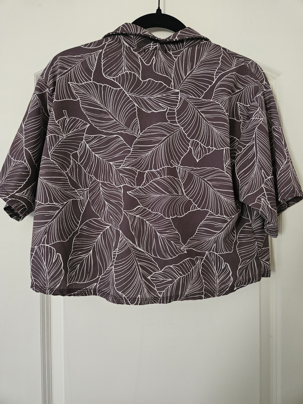Women's Button-Front Crop Top - Picture 2 of 3